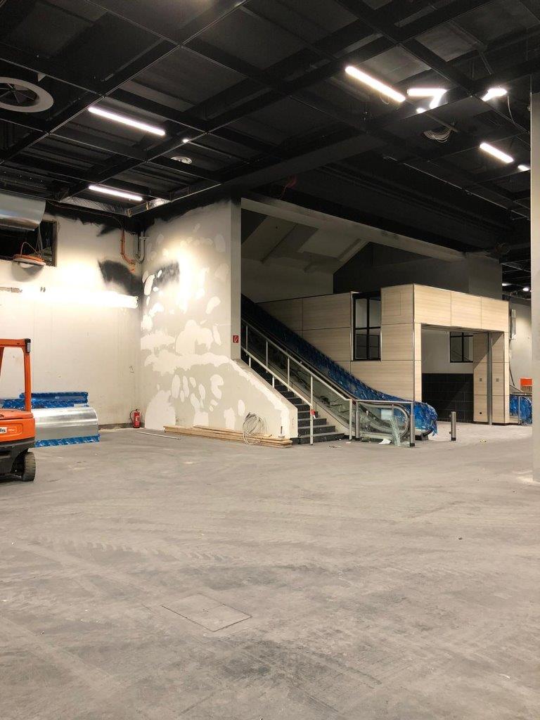 Die Messehallen machen sich schick – ganz in Schwarz Die Messehallen machen sich schick – ganz in Schwarz
