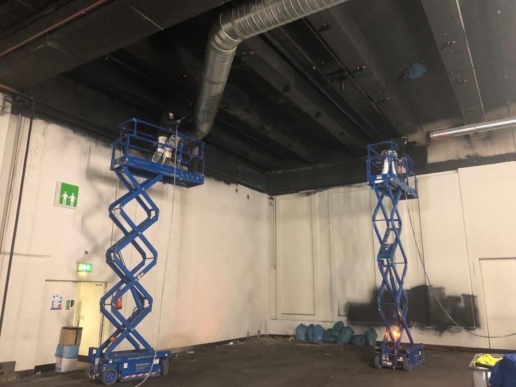 Die Messehallen machen sich schick – ganz in Schwarz Die Messehallen machen sich schick – ganz in Schwarz