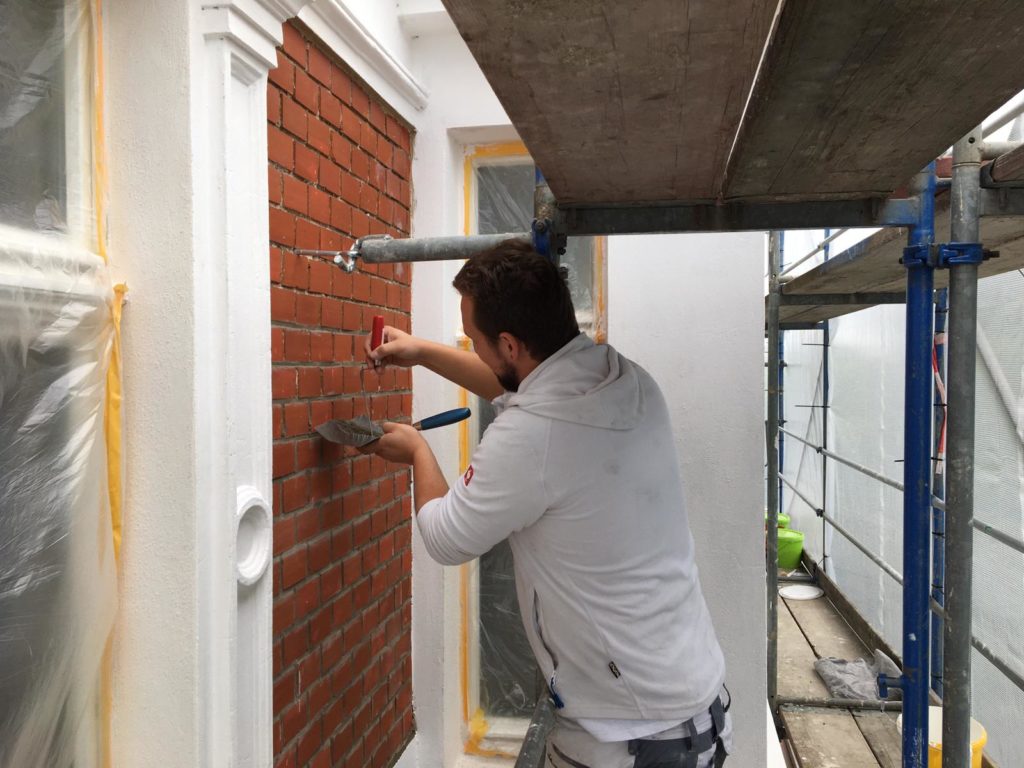 Denkmalgeschützte Fassade: Ein Sommer im Dienst der Harmonie Denkmalgeschützte Fassade: Ein Sommer im Dienst der Harmonie