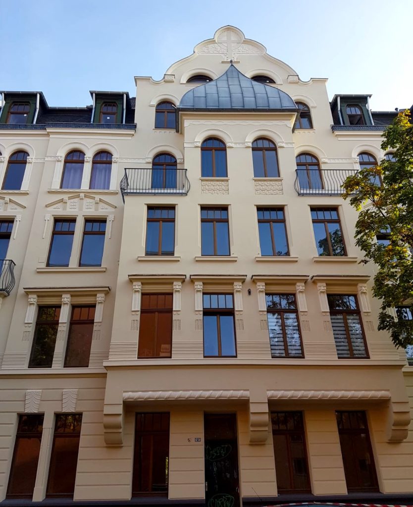 Denkmalgeschützt. Fassadenanstrich in Köln Mülheim