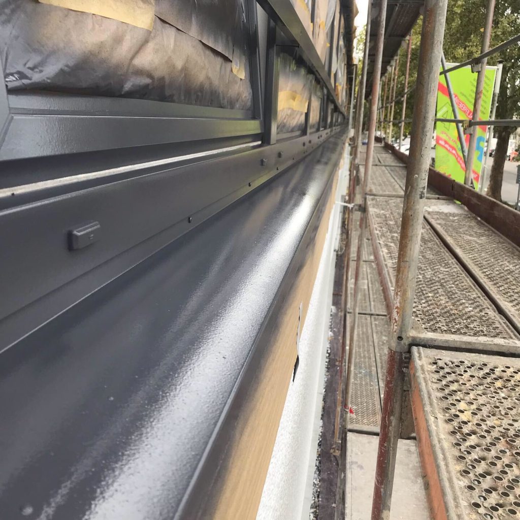 Eine Gewerbehalle streichen ist mehr als Farbe auftragen Eine Gewerbehalle streichen ist mehr als Farbe auftragen