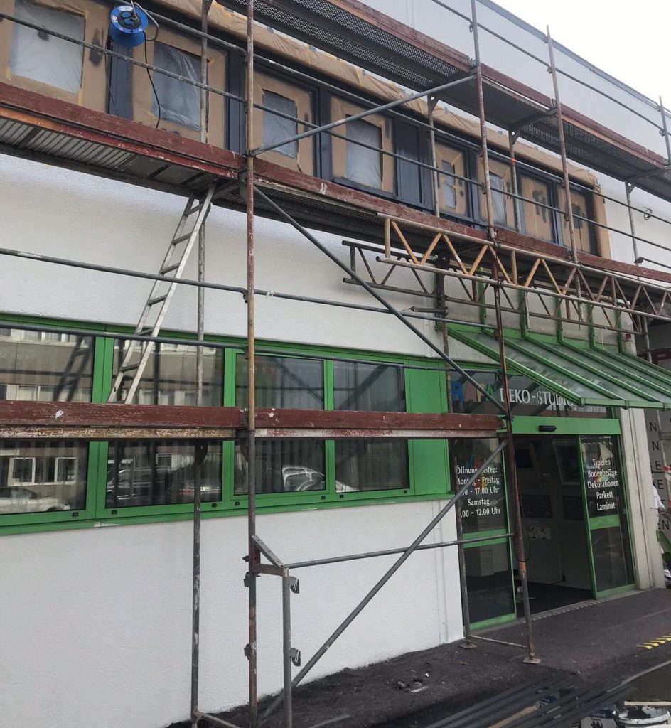 Eine Gewerbehalle streichen ist mehr als Farbe auftragen Eine Gewerbehalle streichen ist mehr als Farbe auftragen